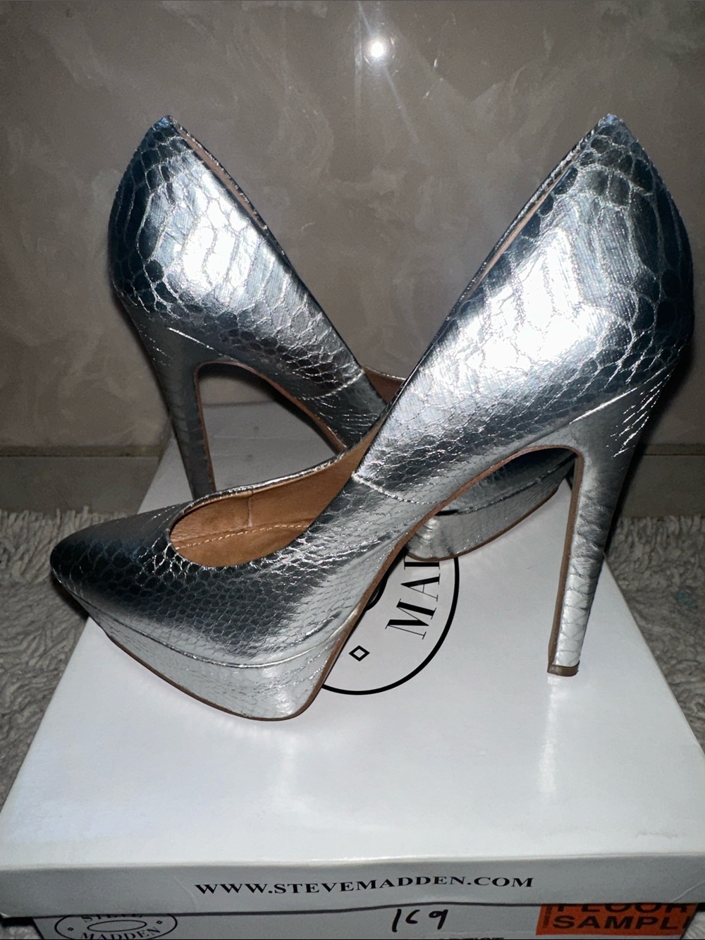 Steve Madden Silver Croc-Embossed Pointed-Toe Stiletto Heels